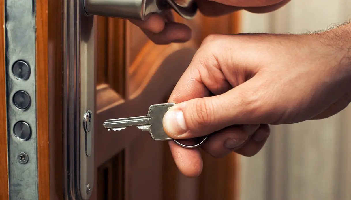 Quando e perchè sostituire la porta di casa